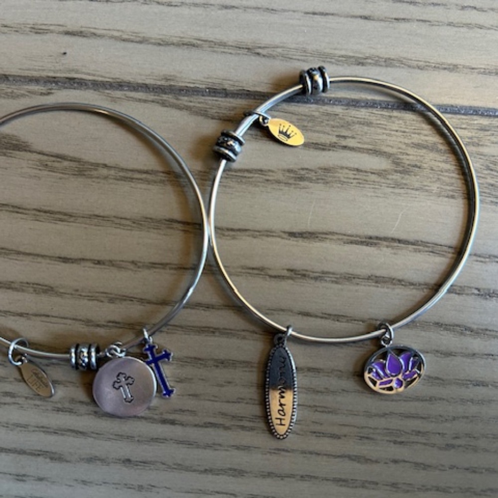 2 Hallmark bracelets - Picture 2 of 5